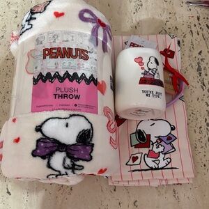 Peanuts Bundle: Blanket, Mug, Kitchen Towels